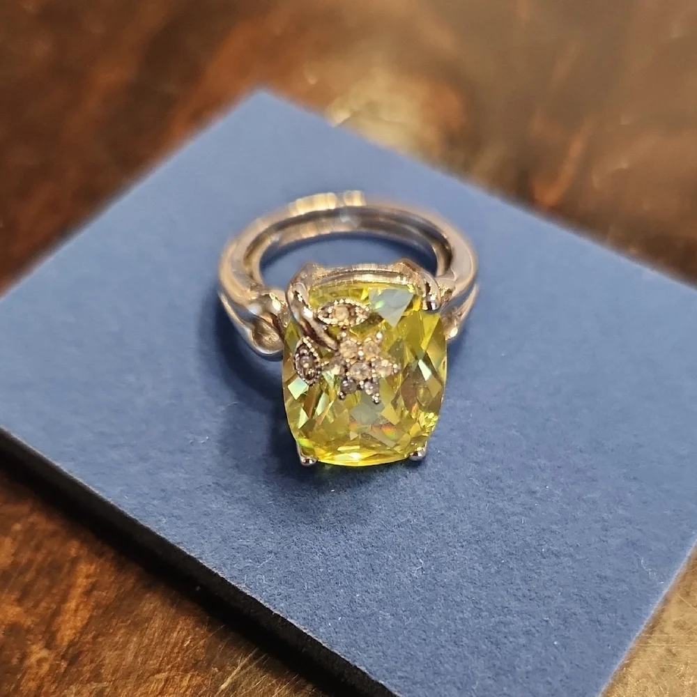 Elegant Avon Silver & Yellow Gemstone Ring W/ Floral Accent - Picture 5 of 6
